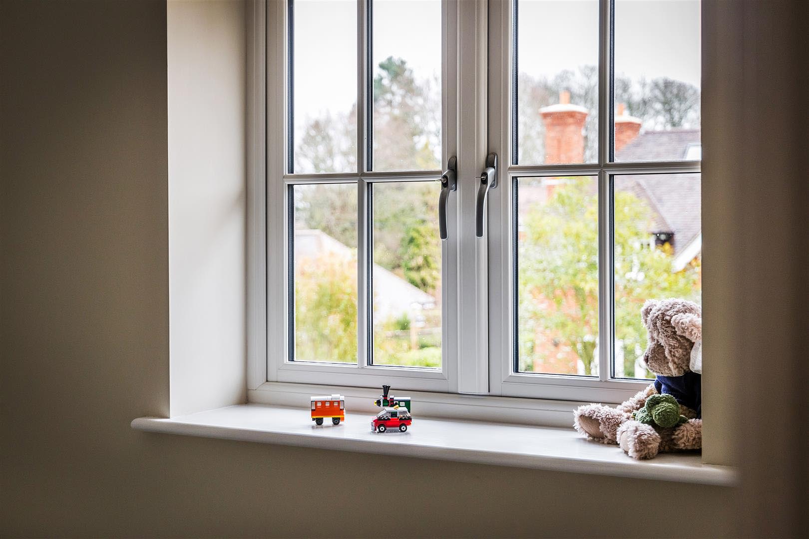 Flush casement window